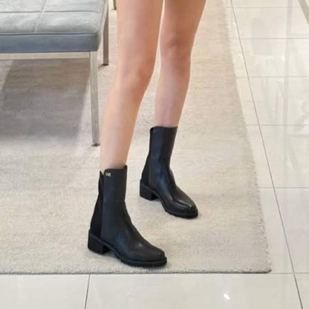 Stuart Weitzman City Bootie 9.5